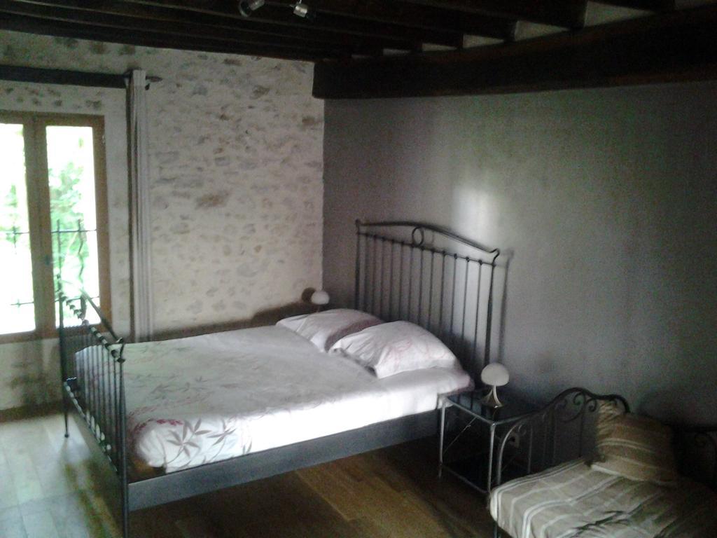 La Ferme Du Vintue Bed & Breakfast Etrechy  Room photo