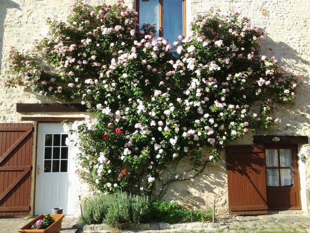 La Ferme Du Vintue Bed & Breakfast Etrechy  Room photo